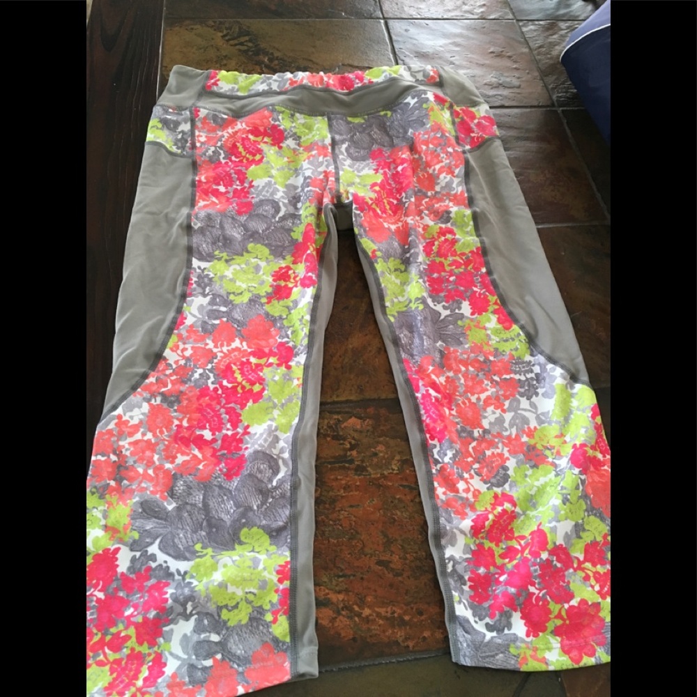 Sports crop yoga pants